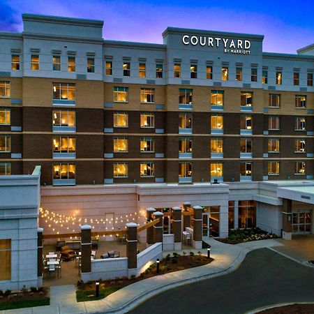 Отель Courtyard By Marriott Raleigh Cary/Parkside Town Commons Экстерьер фото