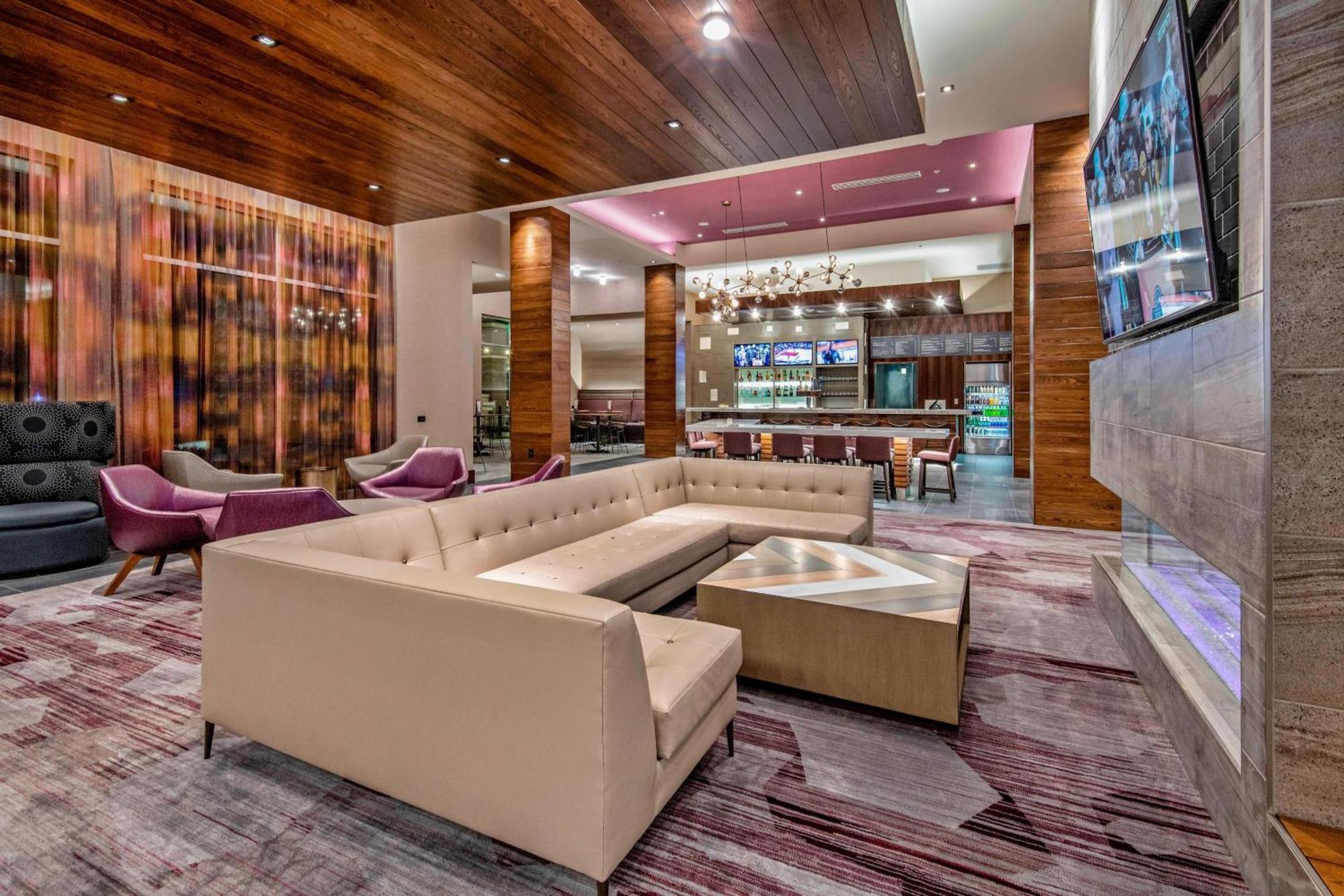Отель Courtyard By Marriott Raleigh Cary/Parkside Town Commons Экстерьер фото