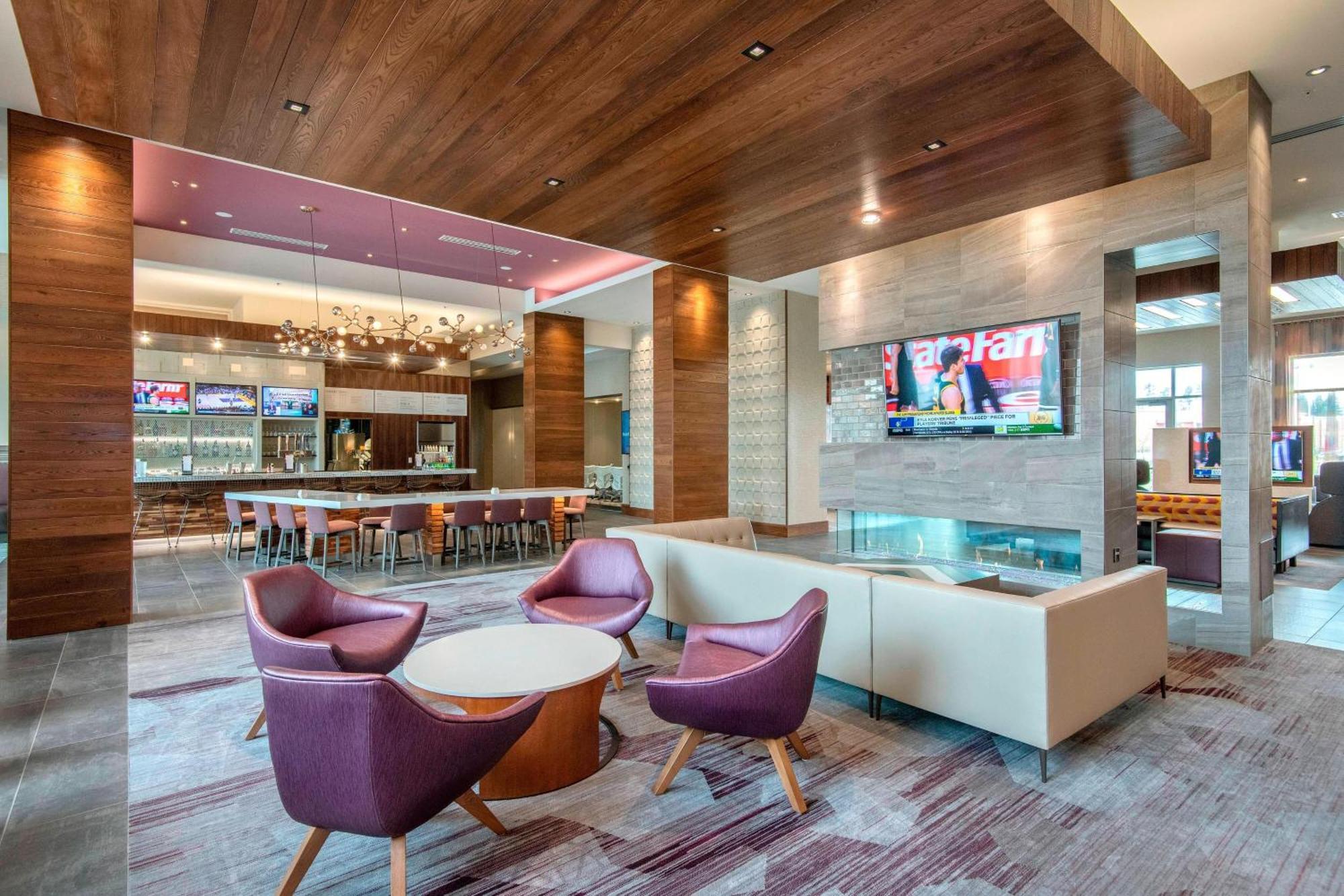 Отель Courtyard By Marriott Raleigh Cary/Parkside Town Commons Экстерьер фото