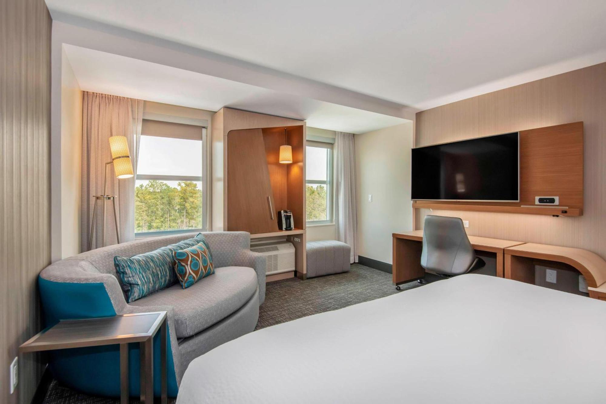 Отель Courtyard By Marriott Raleigh Cary/Parkside Town Commons Экстерьер фото