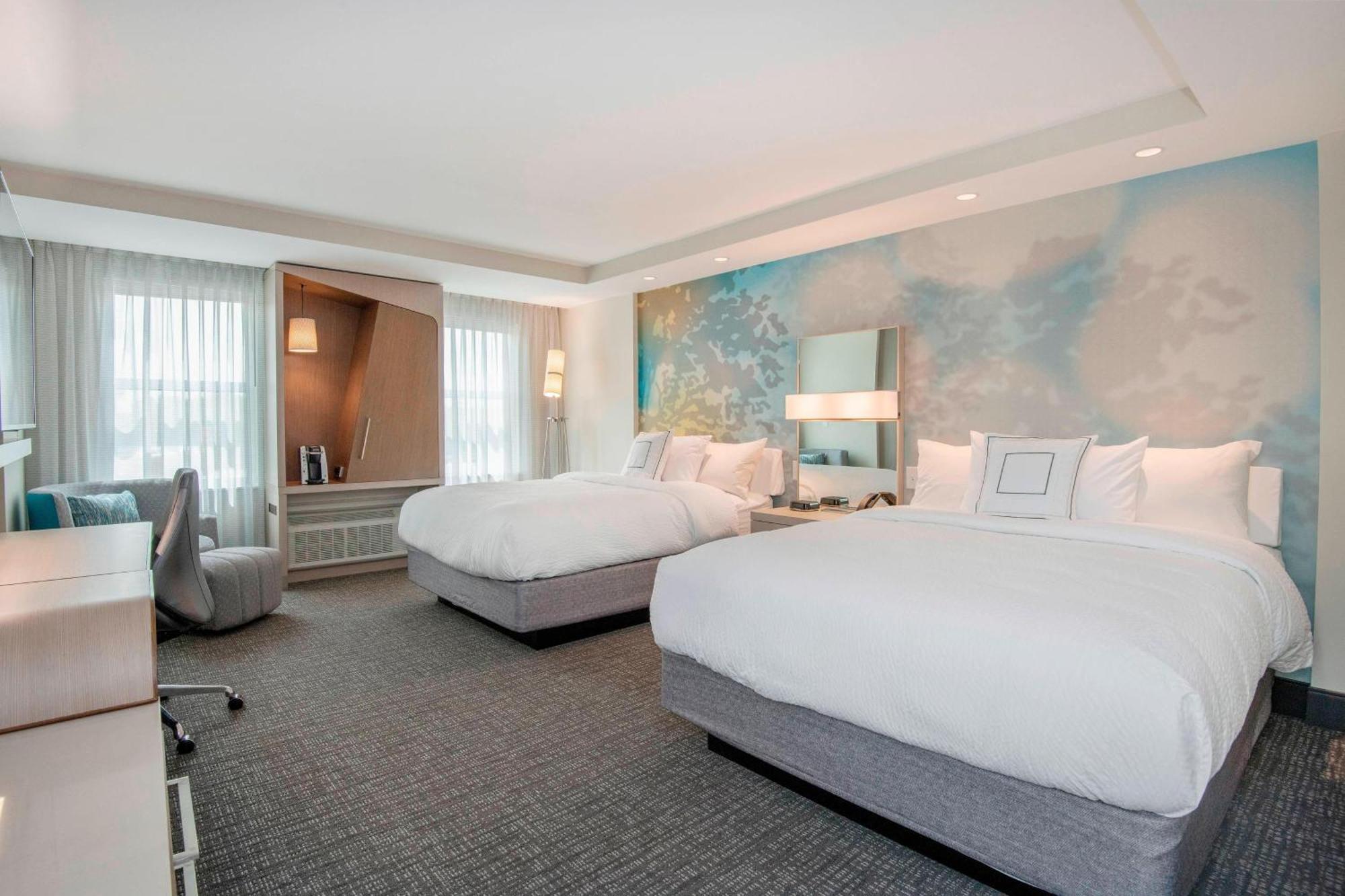 Отель Courtyard By Marriott Raleigh Cary/Parkside Town Commons Экстерьер фото