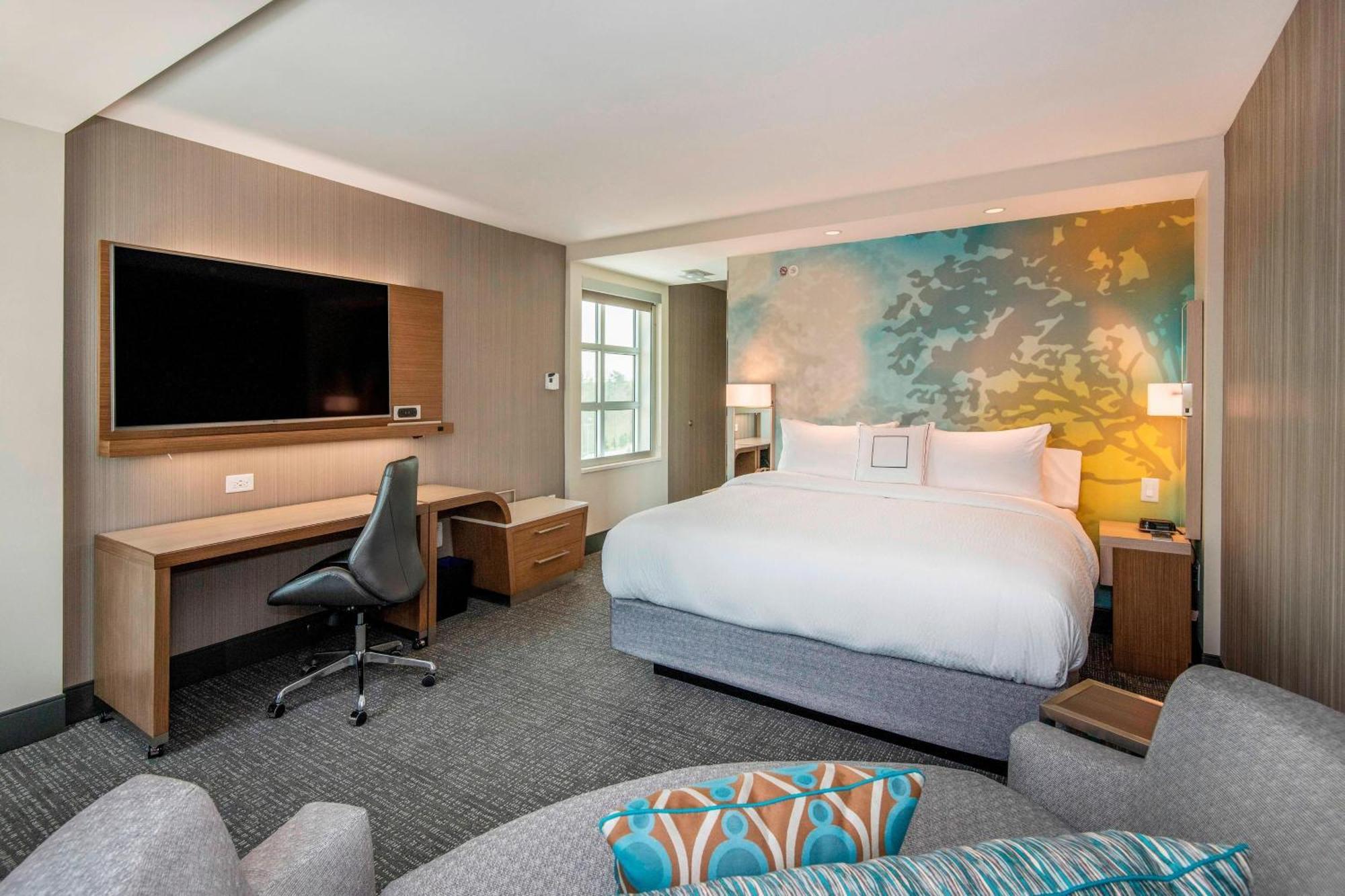 Отель Courtyard By Marriott Raleigh Cary/Parkside Town Commons Экстерьер фото