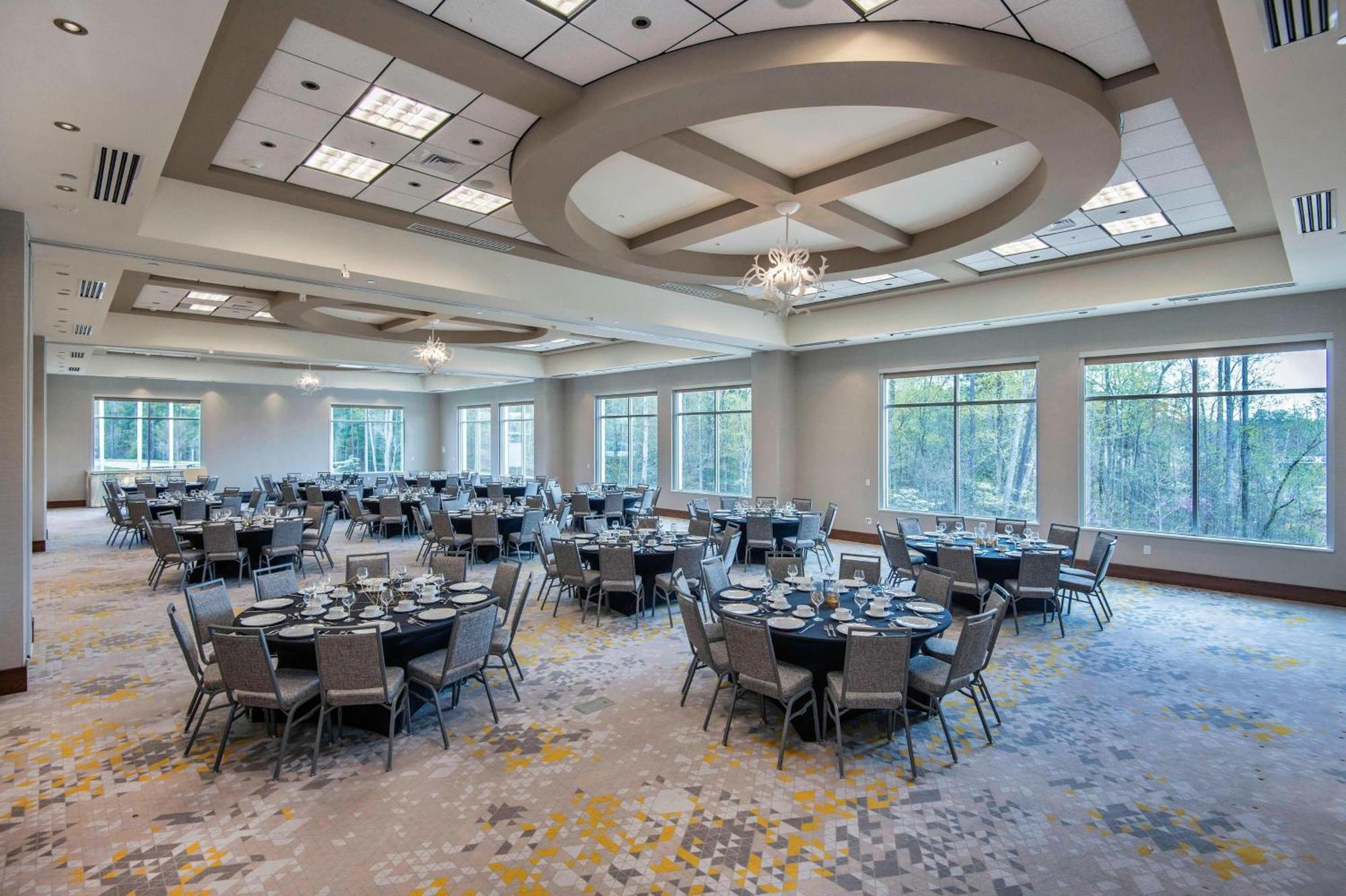 Отель Courtyard By Marriott Raleigh Cary/Parkside Town Commons Экстерьер фото