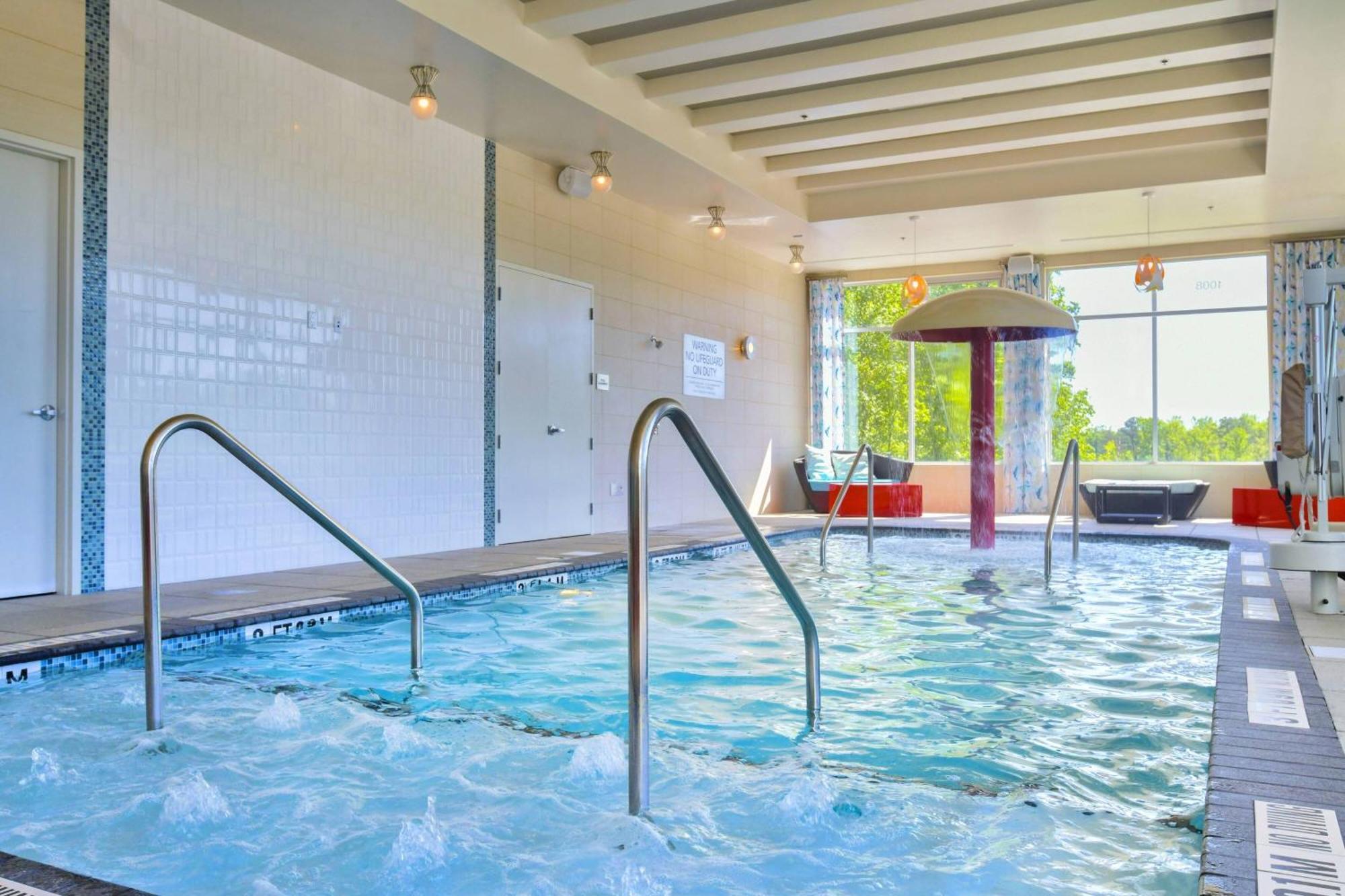Отель Courtyard By Marriott Raleigh Cary/Parkside Town Commons Экстерьер фото
