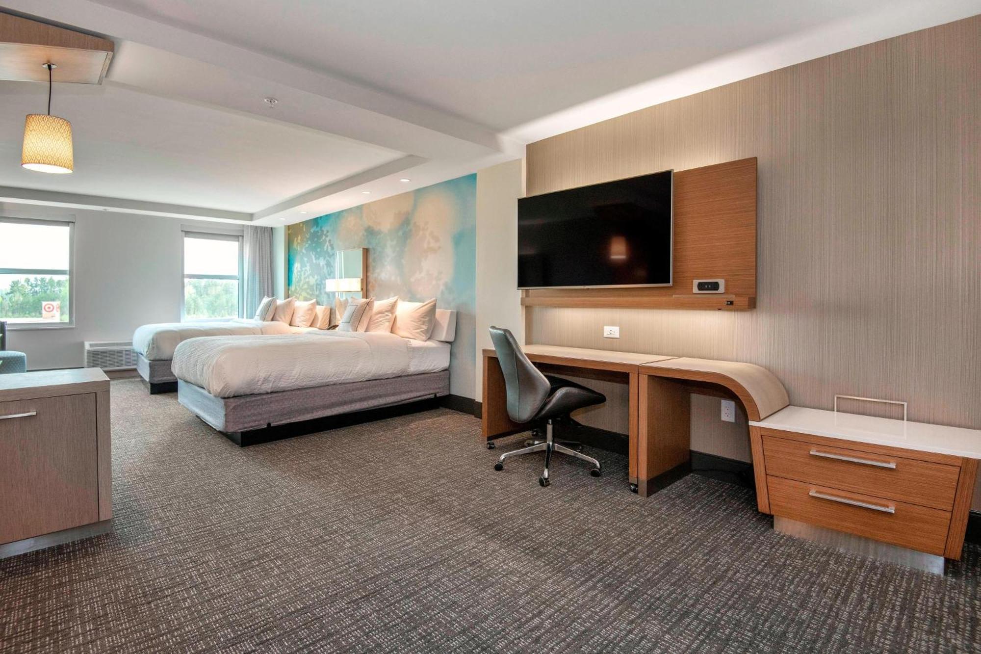 Отель Courtyard By Marriott Raleigh Cary/Parkside Town Commons Экстерьер фото