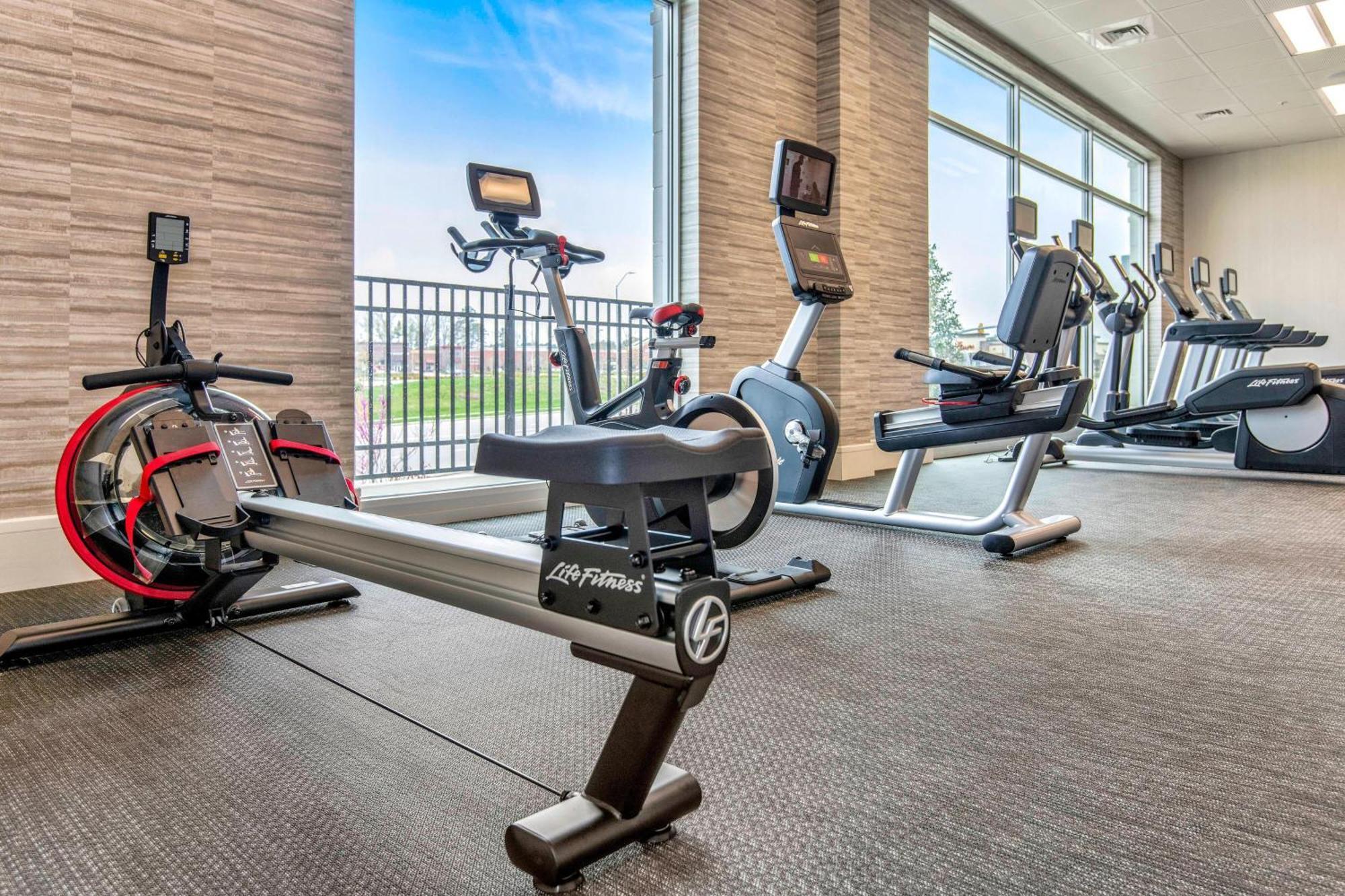 Отель Courtyard By Marriott Raleigh Cary/Parkside Town Commons Экстерьер фото